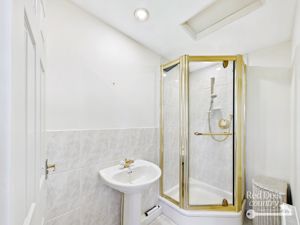 Ensuite- click for photo gallery